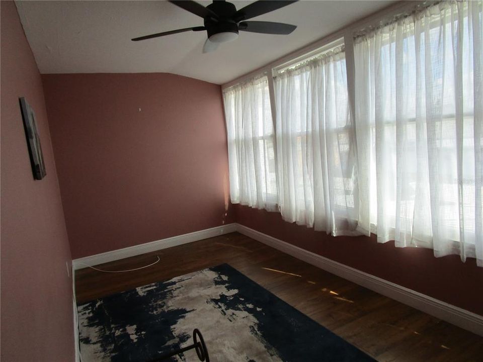 For Sale: $169,900 (2 beds, 2 baths, 880 Square Feet)