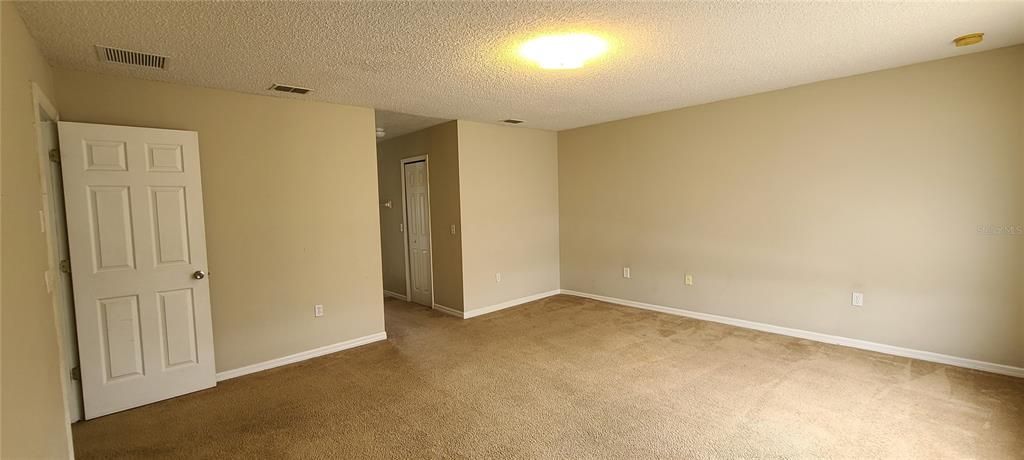 For Rent: $2,200 (4 beds, 2 baths, 2847 Square Feet)