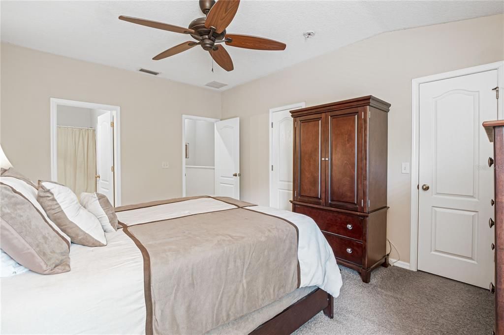 For Sale: $265,000 (2 beds, 2 baths, 1383 Square Feet)