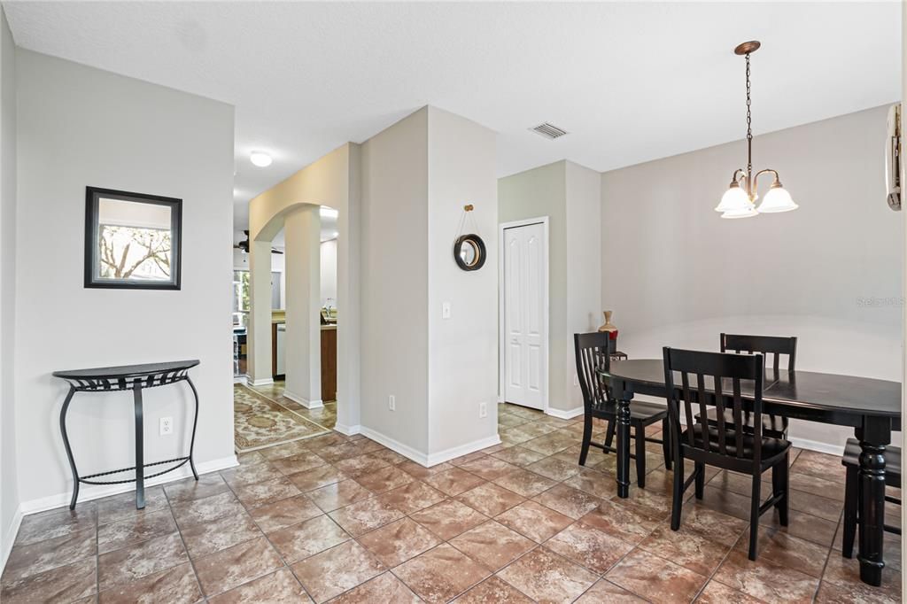 For Sale: $265,000 (2 beds, 2 baths, 1383 Square Feet)