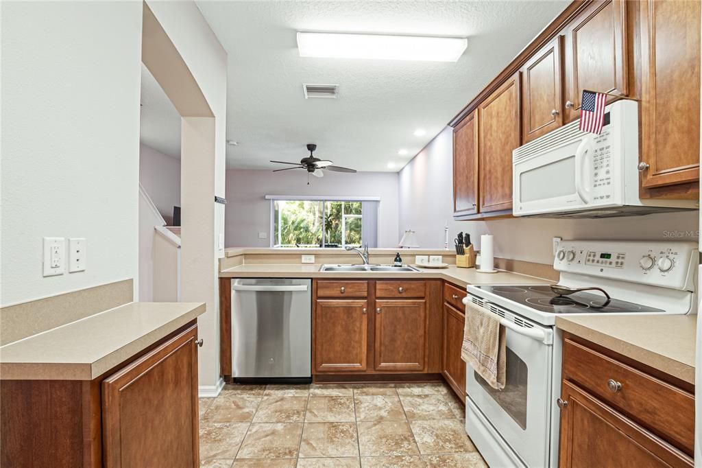 For Sale: $265,000 (2 beds, 2 baths, 1383 Square Feet)