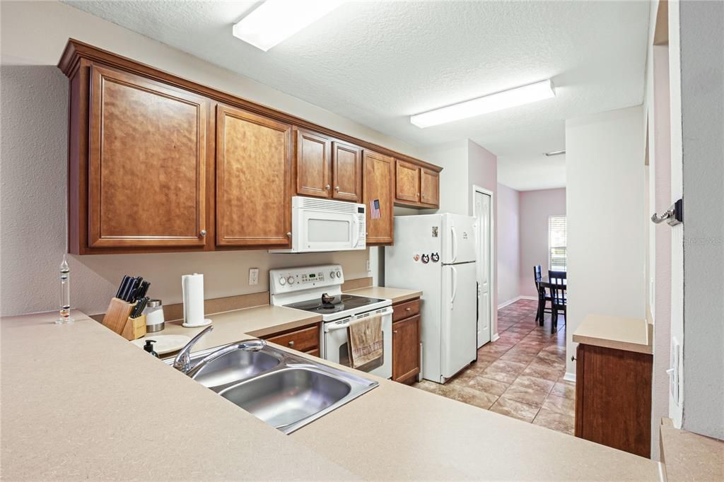 For Sale: $265,000 (2 beds, 2 baths, 1383 Square Feet)