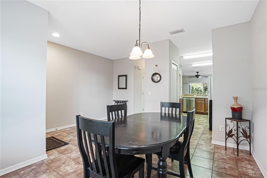 For Sale: $265,000 (2 beds, 2 baths, 1383 Square Feet)