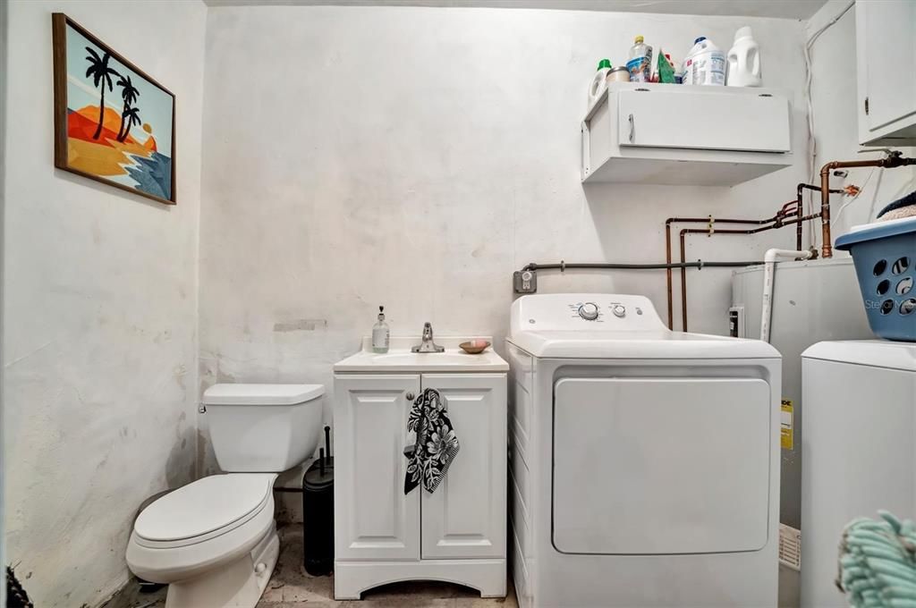 For Sale: $320,000 (2 beds, 1 baths, 1038 Square Feet)