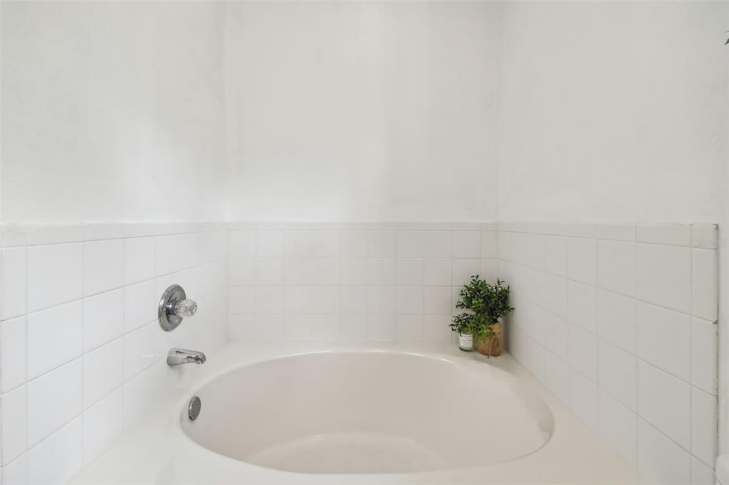 For Sale: $324,900 (3 beds, 2 baths, 1475 Square Feet)