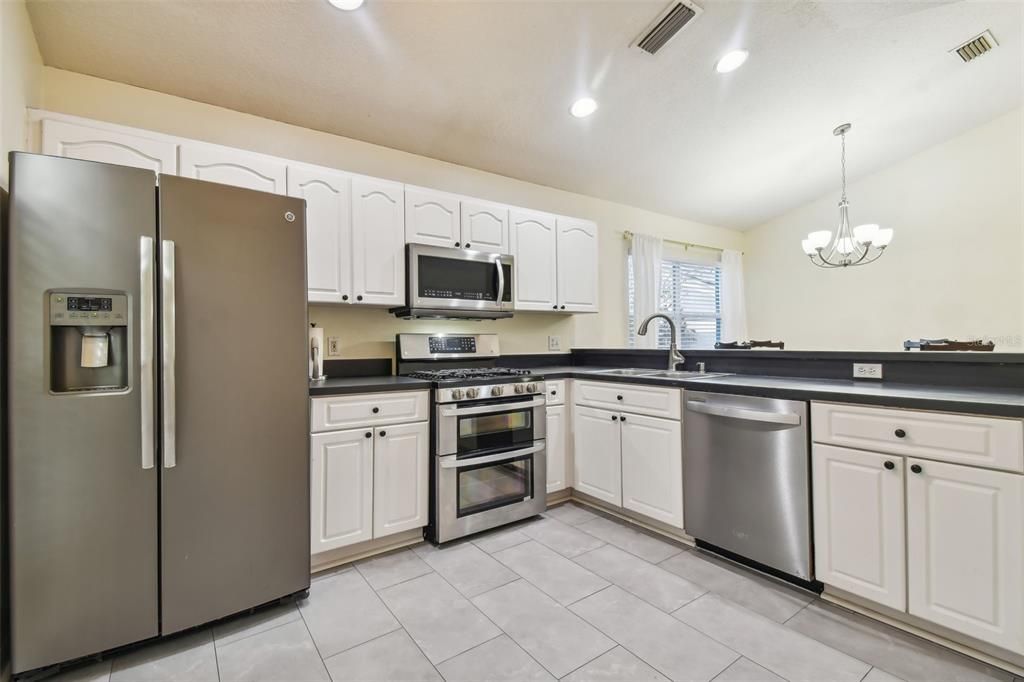 For Sale: $324,900 (3 beds, 2 baths, 1475 Square Feet)