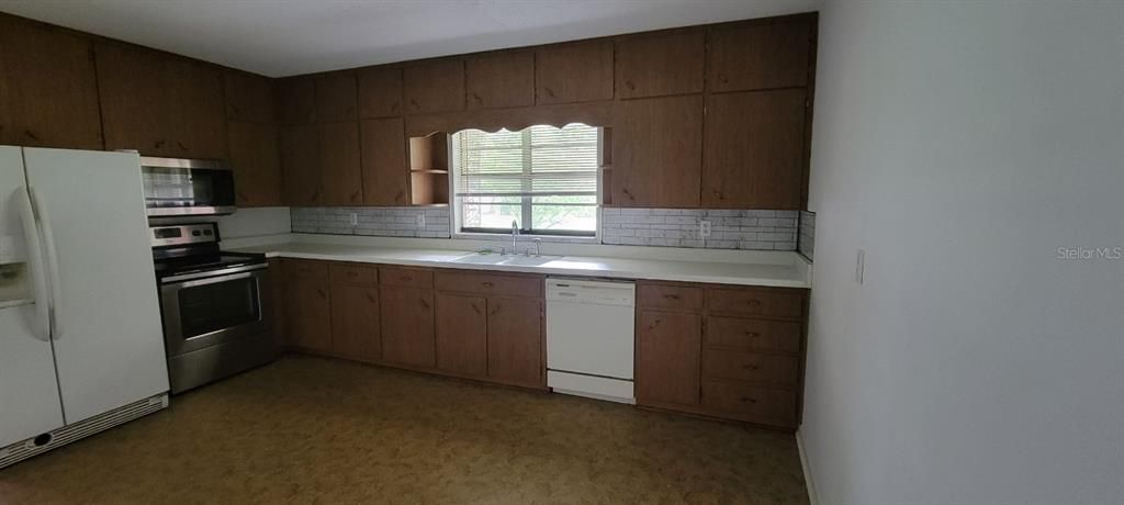 For Rent: $1,699 (3 beds, 2 baths, 1230 Square Feet)