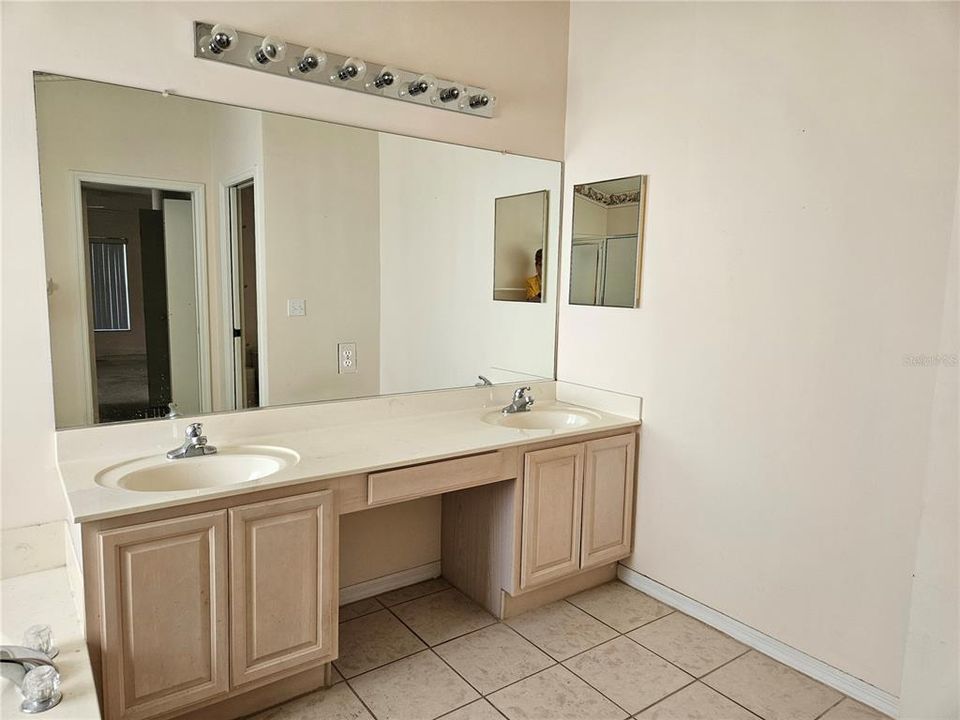 Double Sinks in Master bathroom