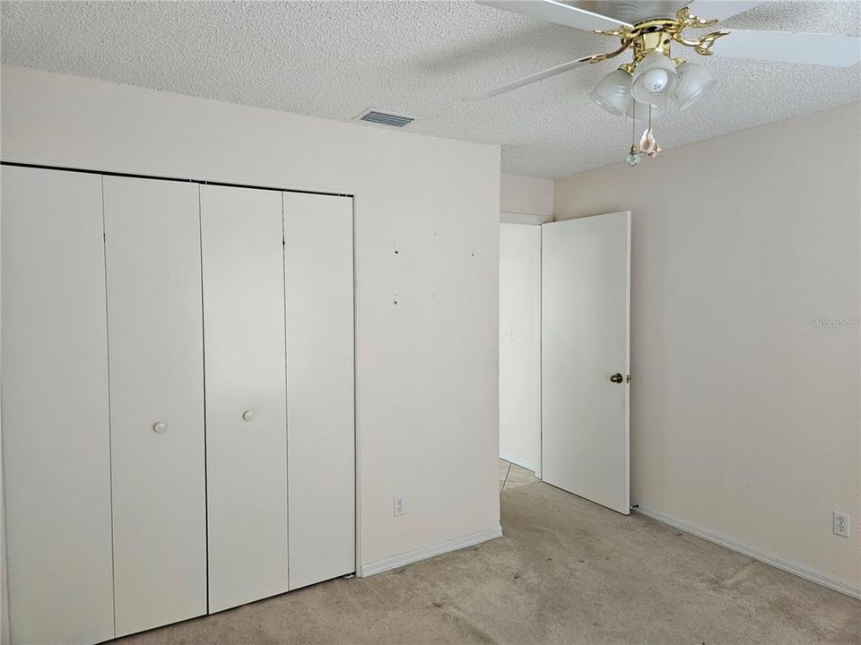 Guest bedroom Closet