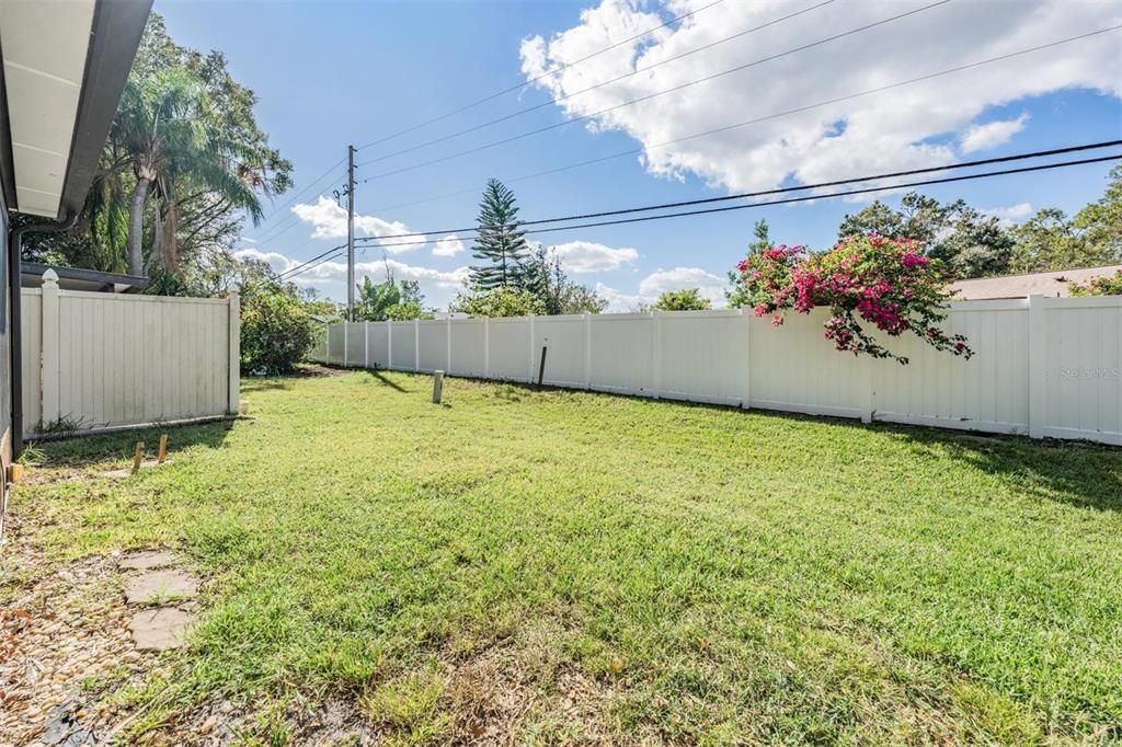 For Sale: $339,900 (2 beds, 2 baths, 1110 Square Feet)