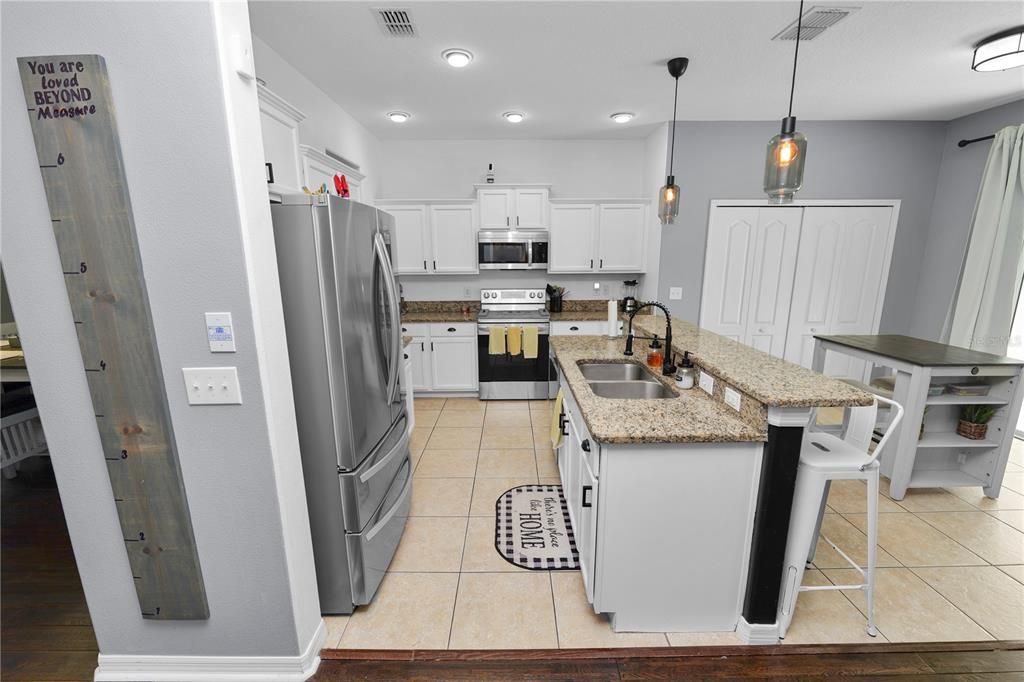 For Sale: $399,000 (5 beds, 2 baths, 2898 Square Feet)