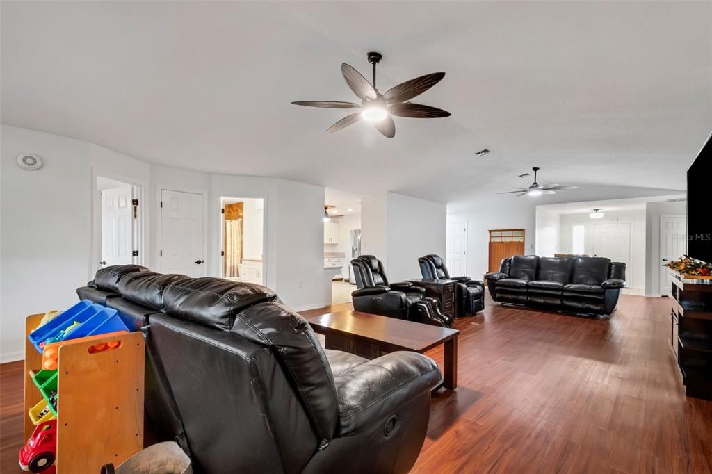 For Sale: $489,000 (3 beds, 3 baths, 2472 Square Feet)