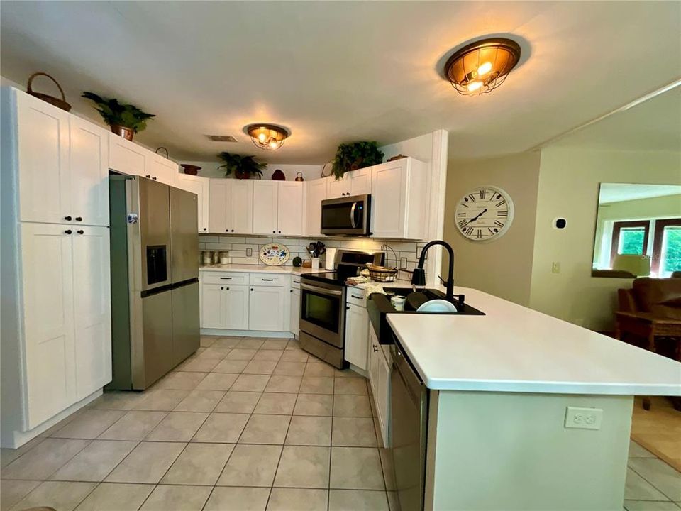 For Sale: $399,900 (3 beds, 2 baths, 1918 Square Feet)