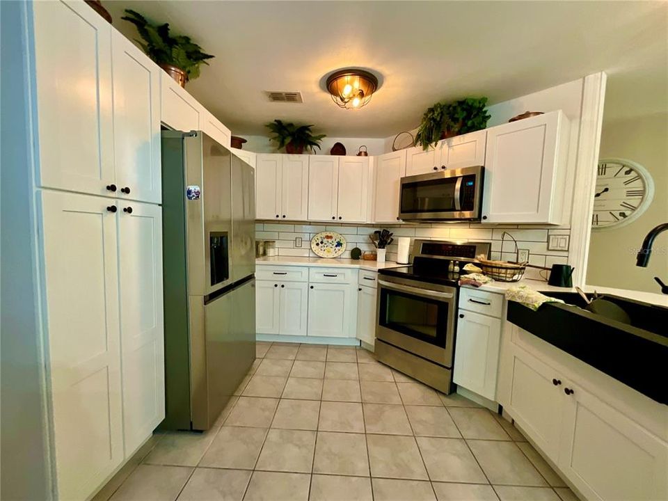 For Sale: $399,900 (3 beds, 2 baths, 1918 Square Feet)