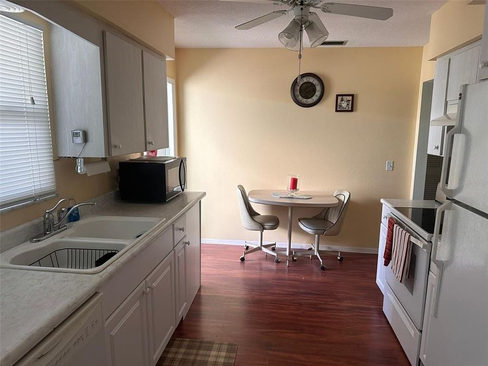 For Sale: $349,500 (1 beds, 1 baths, 745 Square Feet)