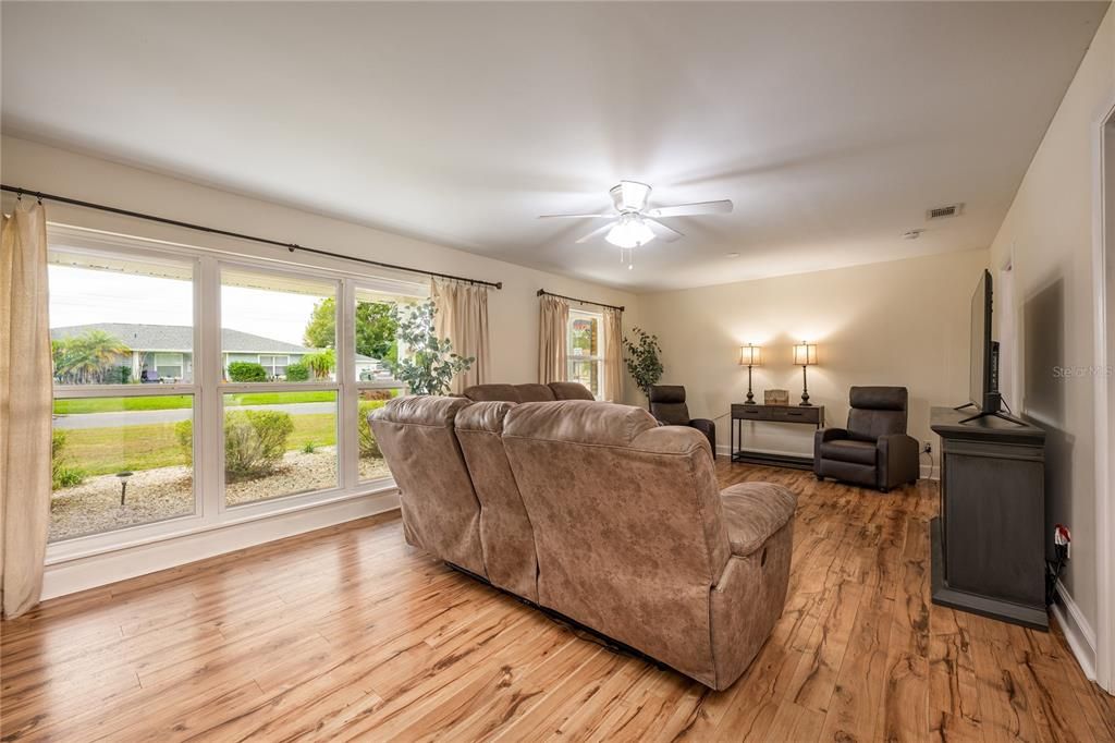 Stepping through the front door you will be pleased to discover a spacious living area where a wall of windows let the natural light pour through and there is an easy flow into the dining area and kitchen.