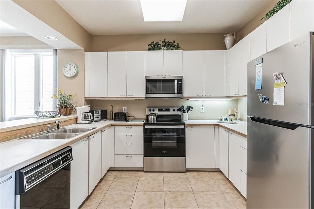 For Sale: $450,000 (1 beds, 2 baths, 1244 Square Feet)