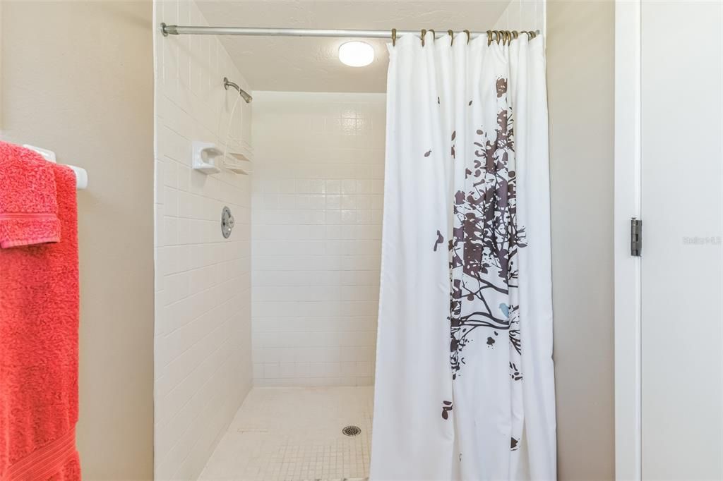 For Sale: $450,000 (1 beds, 2 baths, 1244 Square Feet)