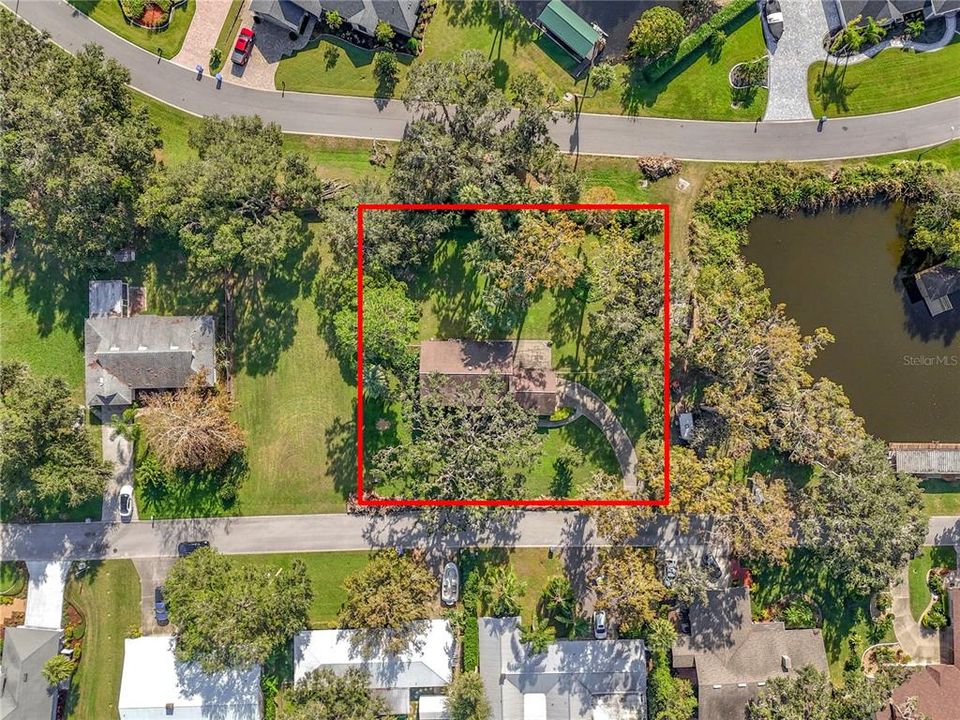 House located close to canal and Lake Eustis/Harris Chain of Lakes