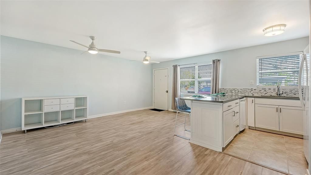 Open kitchen to living space & dining area