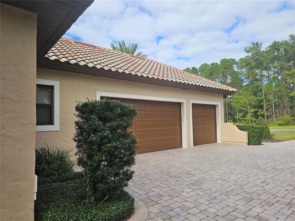 3 car garage, side entry