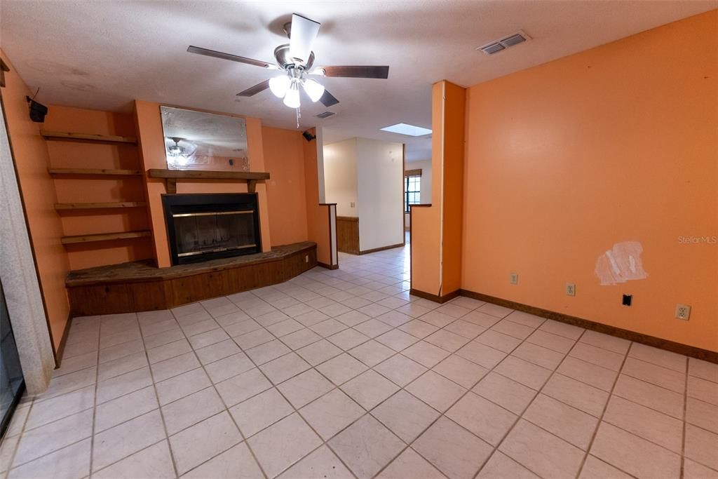 For Sale: $369,900 (3 beds, 2 baths, 2331 Square Feet)