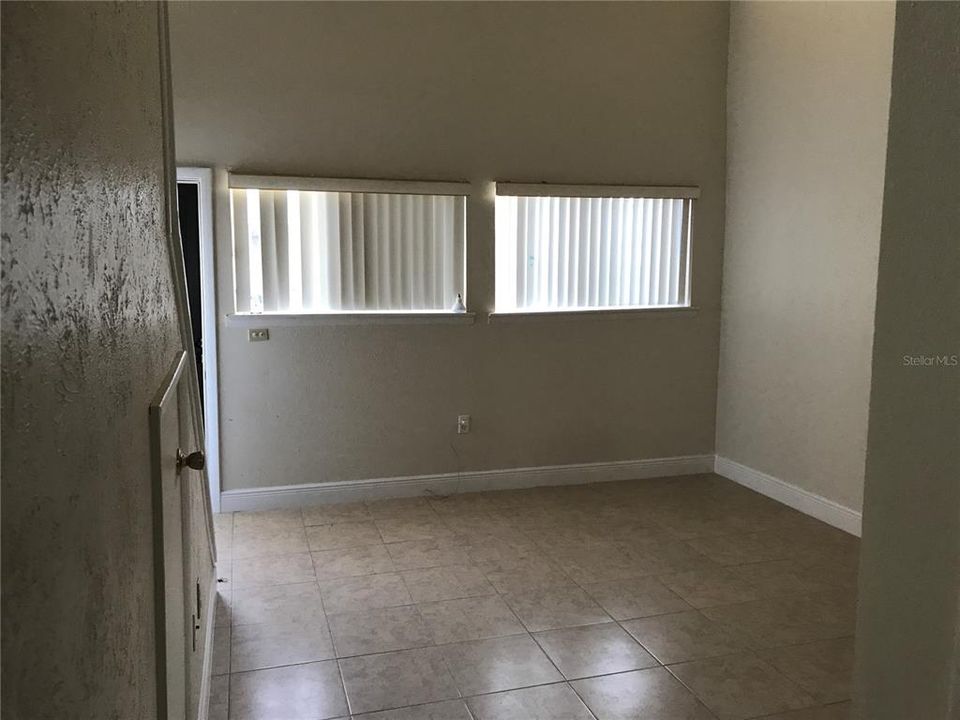 For Rent: $1,000 (1 beds, 1 baths, 762 Square Feet)