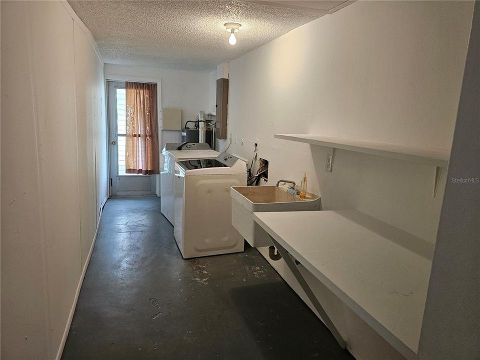 LAUNDRY ROOM