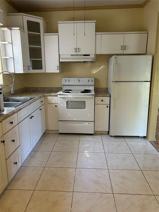 For Rent: $1,600 (3 beds, 2 baths, 1008 Square Feet)