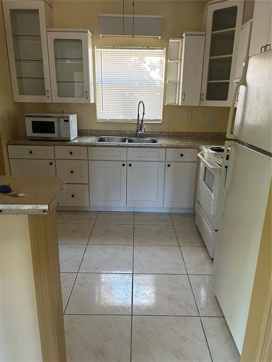 For Rent: $1,600 (3 beds, 2 baths, 1008 Square Feet)