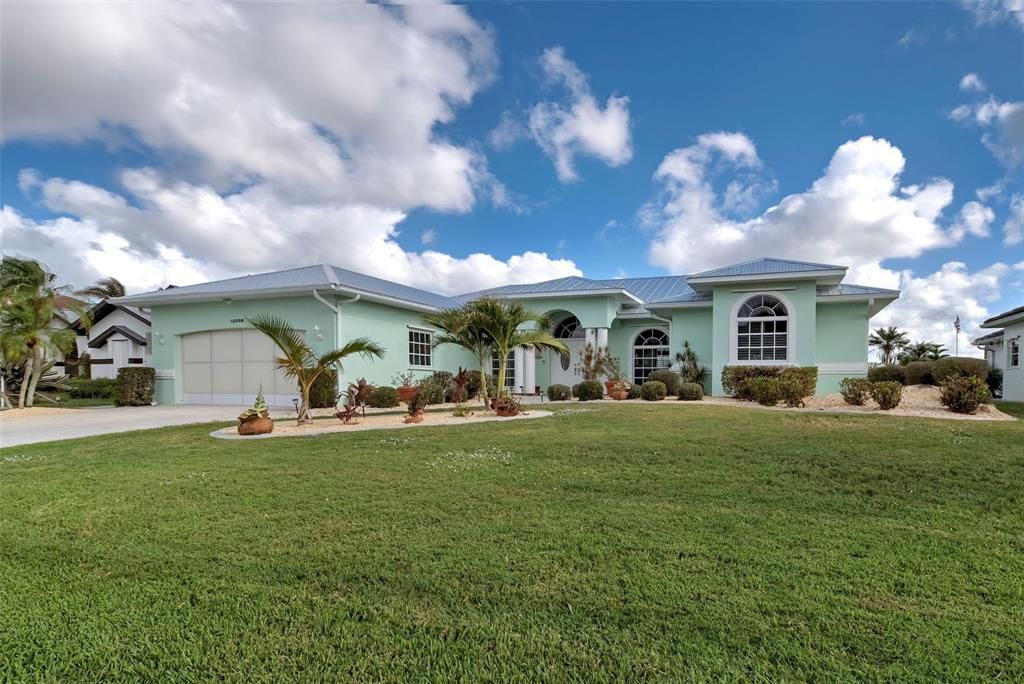 For Sale: $1,399,900 (3 beds, 2 baths, 2672 Square Feet)