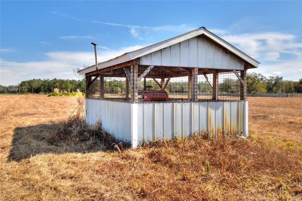 Shed / Well