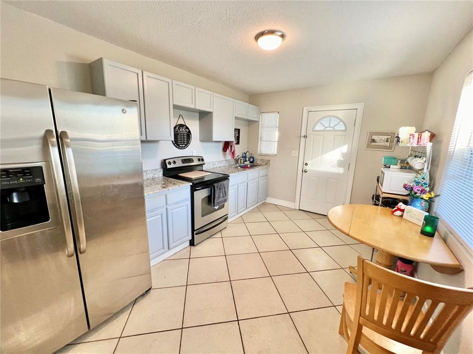 For Sale: $220,000 (2 beds, 1 baths, 754 Square Feet)