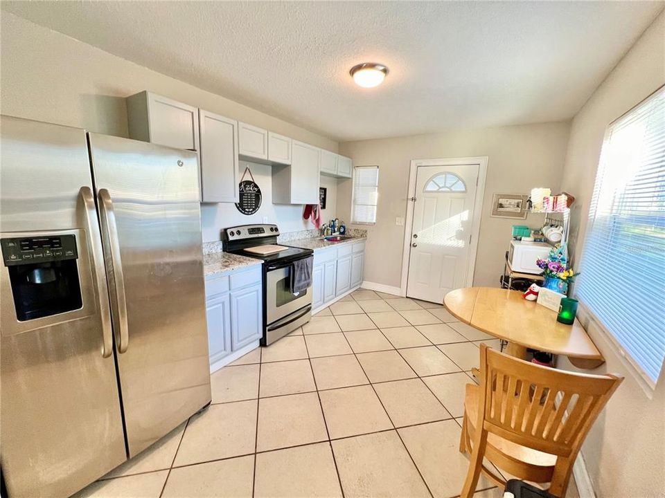 For Sale: $220,000 (2 beds, 1 baths, 754 Square Feet)