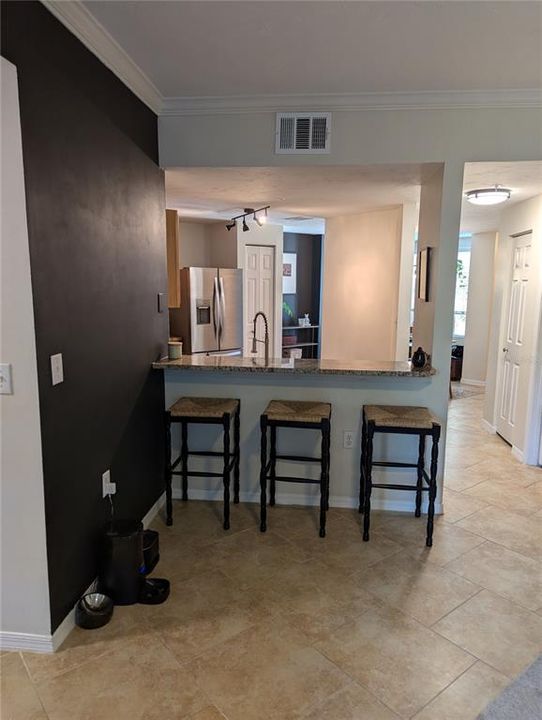 For Sale: $209,900 (1 beds, 1 baths, 964 Square Feet)