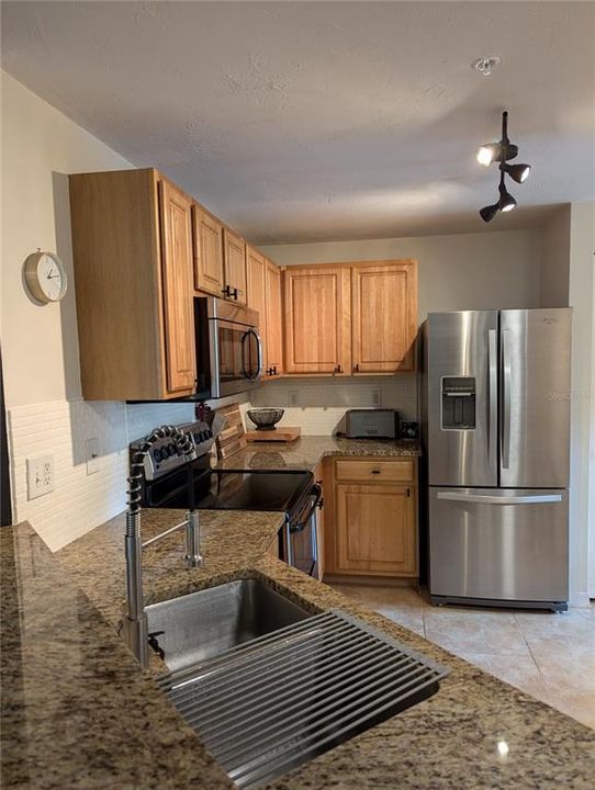 For Sale: $209,900 (1 beds, 1 baths, 964 Square Feet)