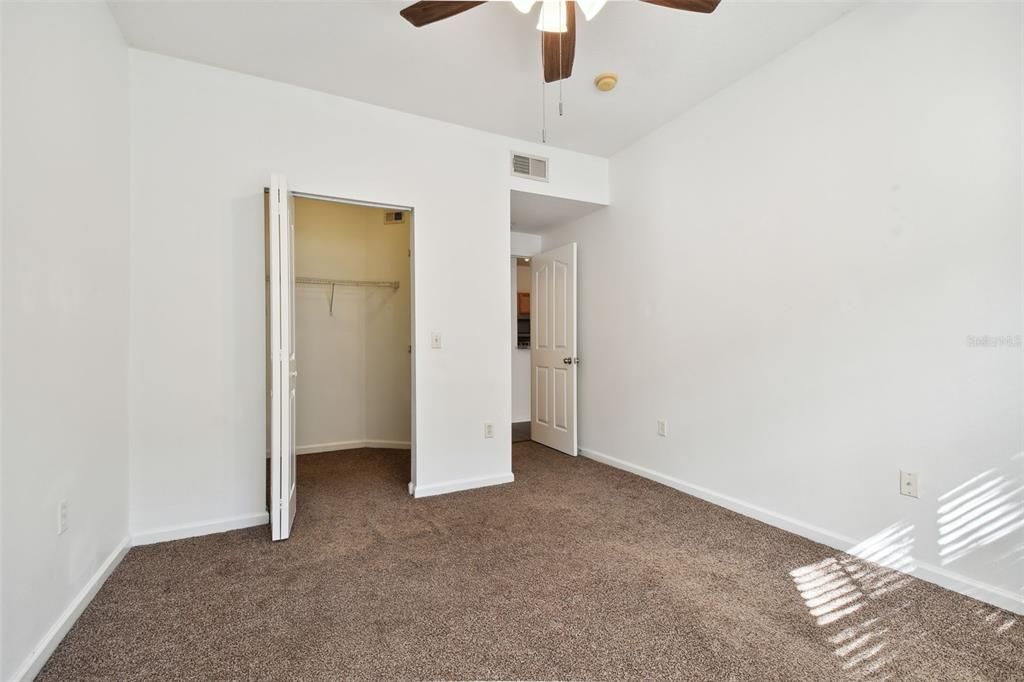 For Sale: $214,999 (1 beds, 1 baths, 636 Square Feet)