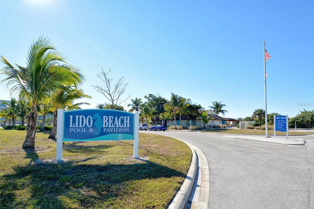 The public Lido Beach a short drive away.