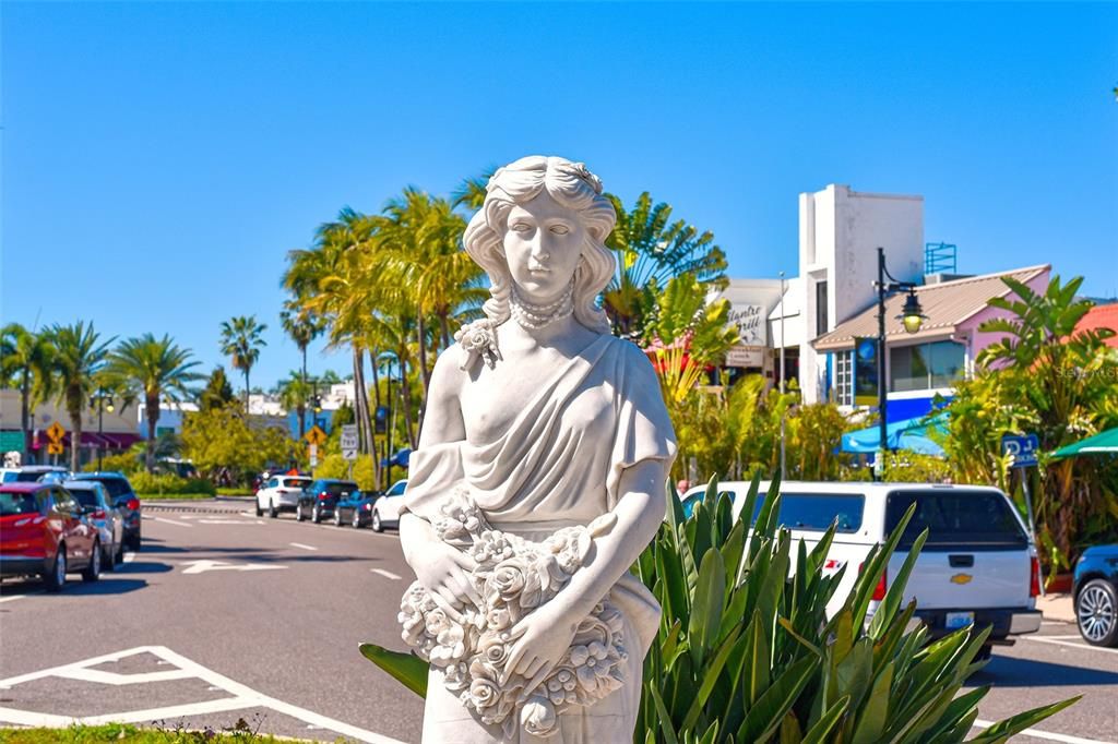 St. Armands Circle shopping district, walking distance from 162.