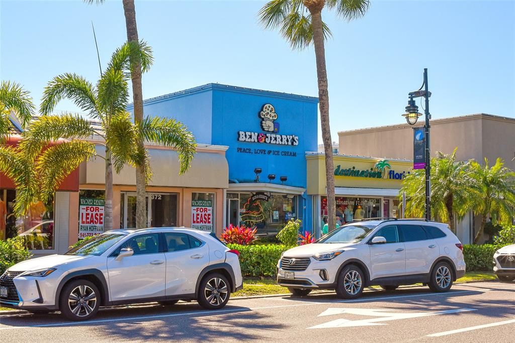 St. Armands Circle shopping district, walking distance from 162.