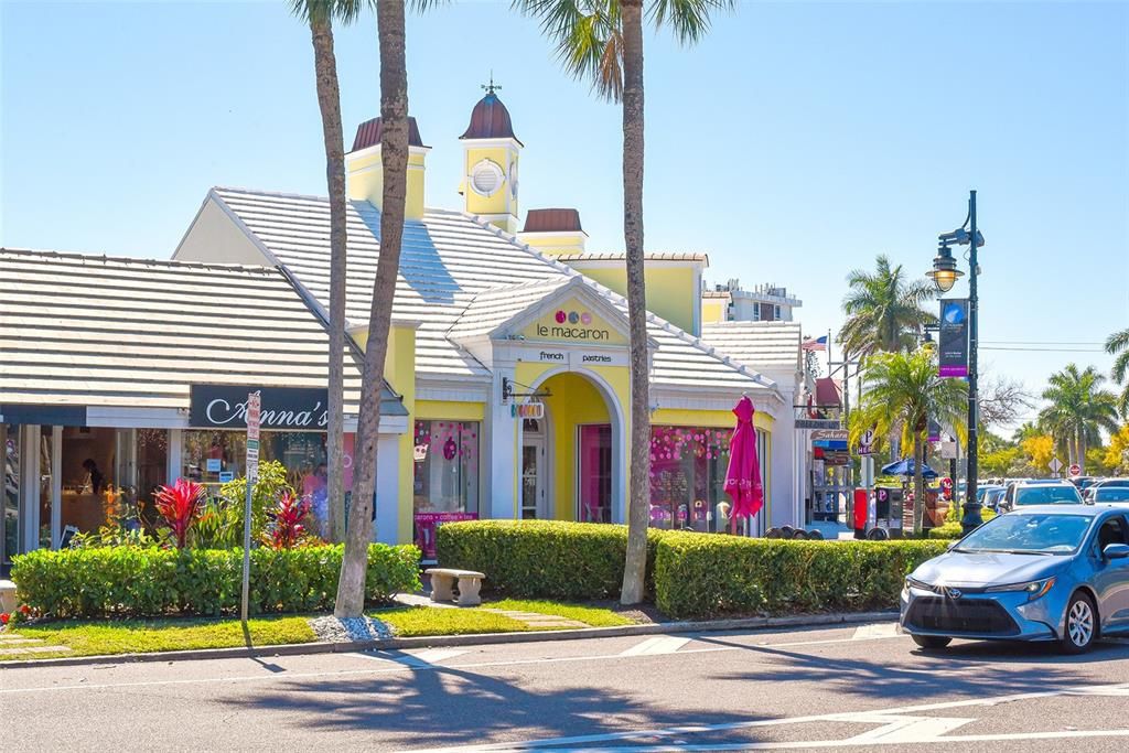 St. Armands Circle shopping district, walking distance from 162.