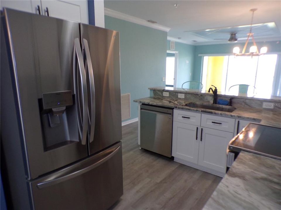 For Rent: $1,900 (2 beds, 2 baths, 996 Square Feet)