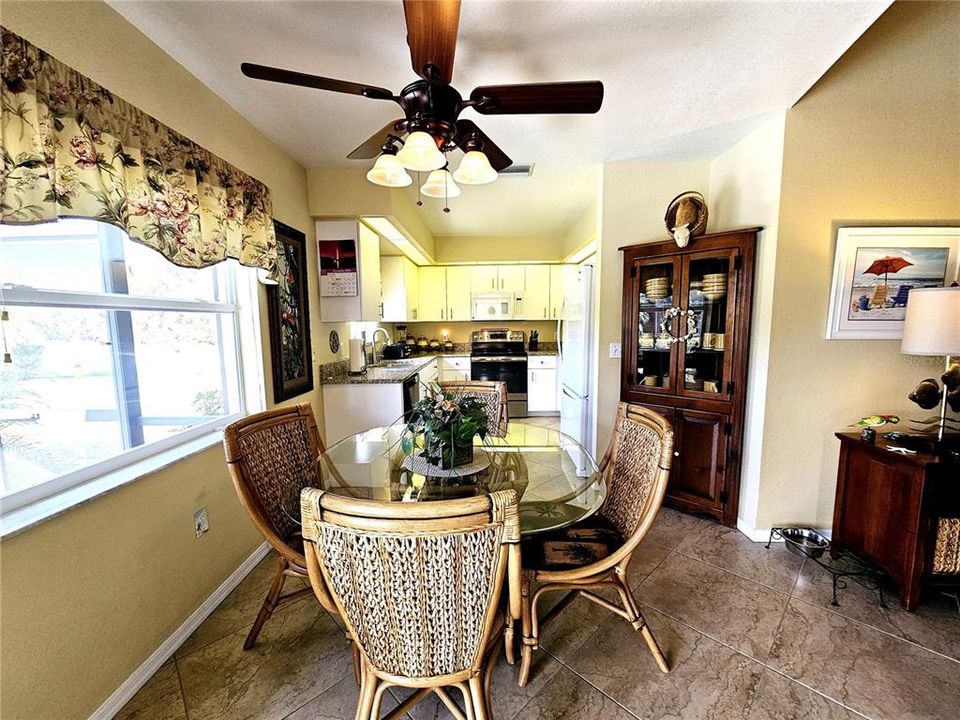 Dining room/kitchen area