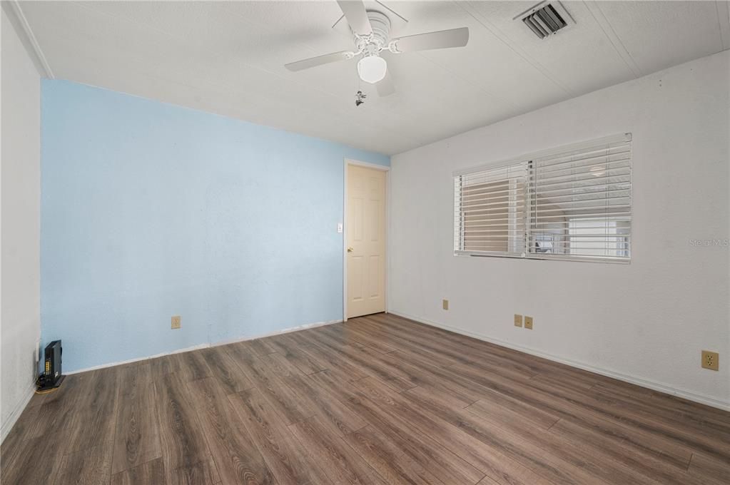 For Sale: $140,000 (2 beds, 2 baths, 960 Square Feet)