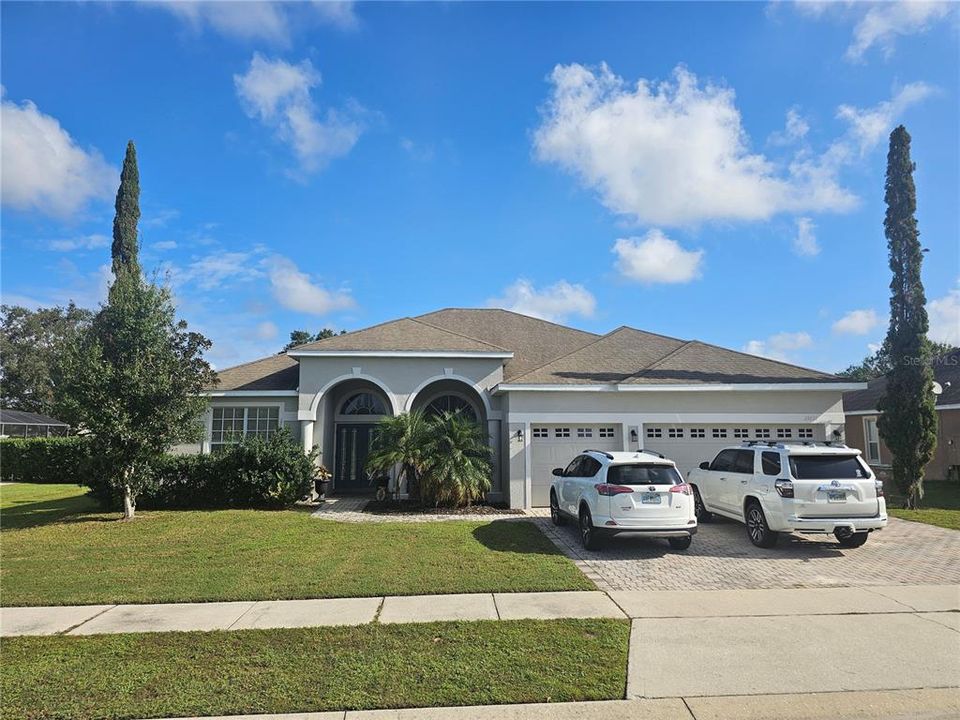 For Sale: $374,900 (3 beds, 3 baths, 2479 Square Feet)