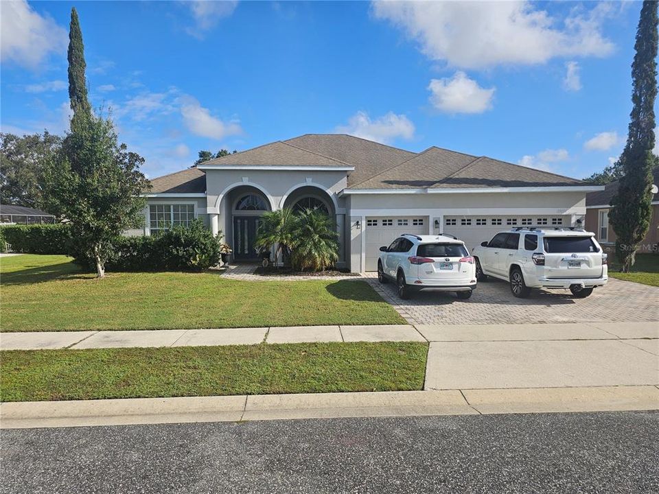 For Sale: $374,900 (3 beds, 3 baths, 2479 Square Feet)