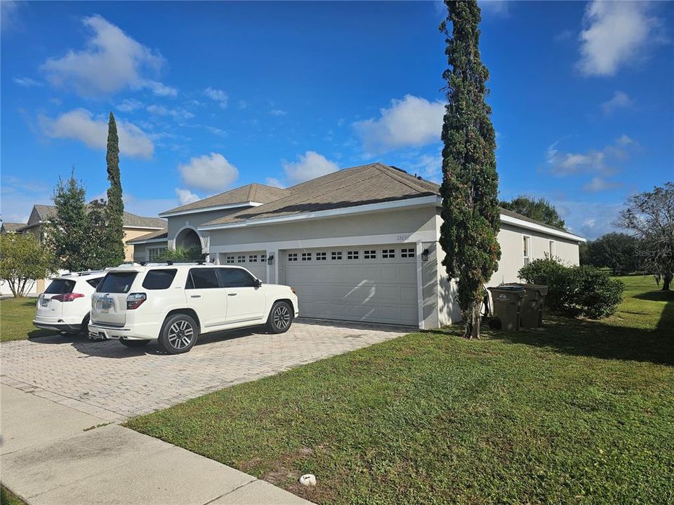 For Sale: $374,900 (3 beds, 3 baths, 2479 Square Feet)