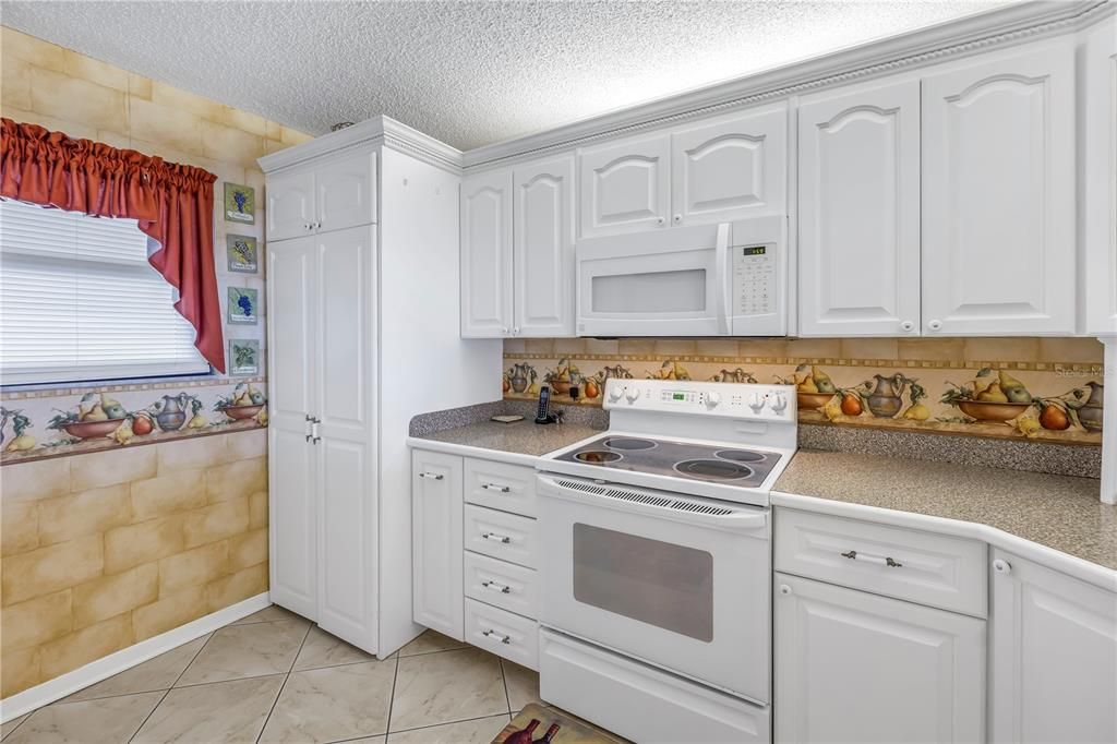 For Sale: $599,900 (2 beds, 2 baths, 1025 Square Feet)