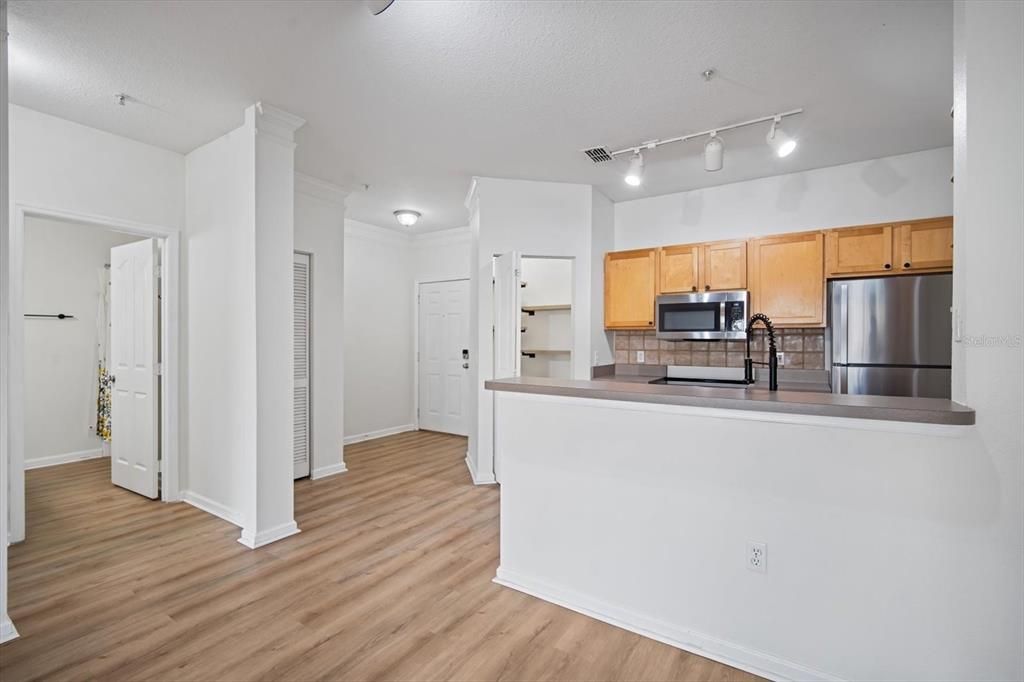 For Sale: $339,900 (2 beds, 2 baths, 1116 Square Feet)