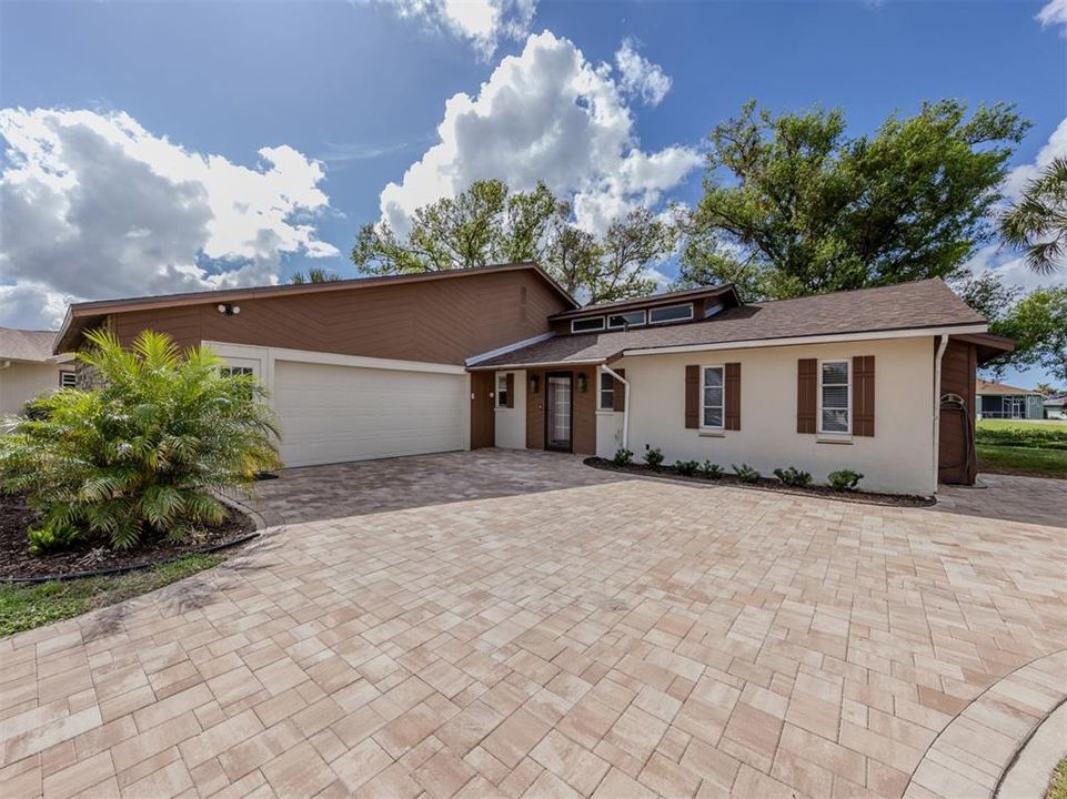 For Sale: $569,000 (3 beds, 2 baths, 2118 Square Feet)